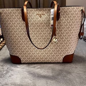 Micheal Kors Purse and wristlet